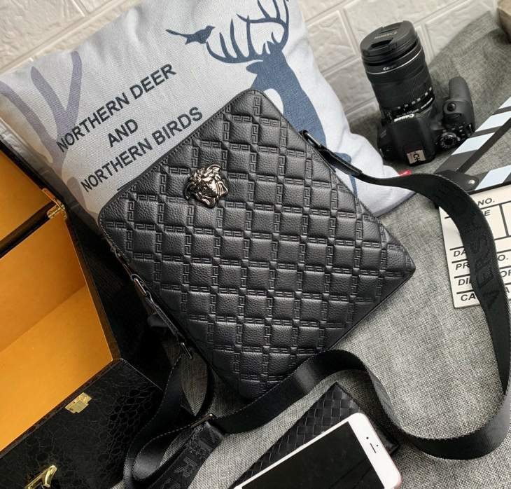 Picture of Versace Mens Bags _SKUfw156454531fw